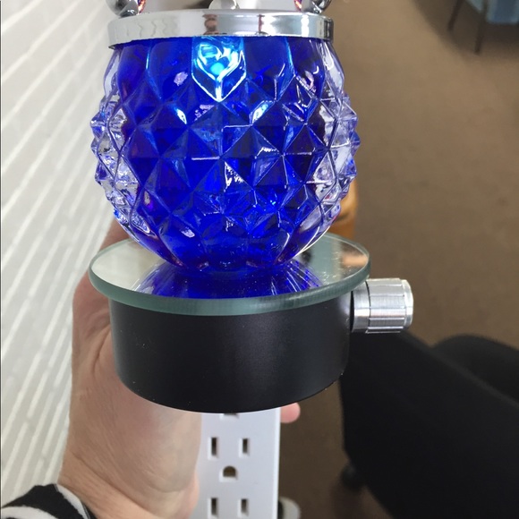 Plug in electric oil/wax burner - Picture 1 of 2